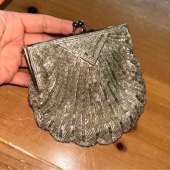 Vintage Elegant Silver Clutch - Picture 2 of 4